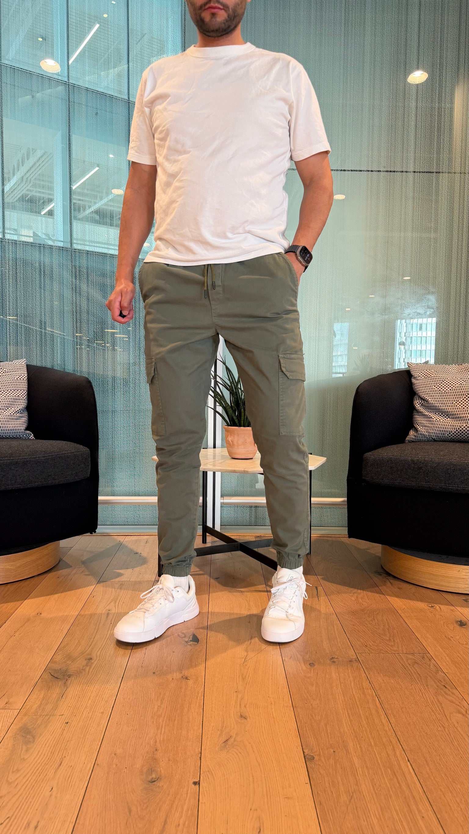 Pantalon Cargo Jogger Fit kaki, vue de face intérieur
