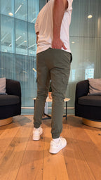 Pantalon Cargo Jogger Fit kaki, vue de dos intérieur