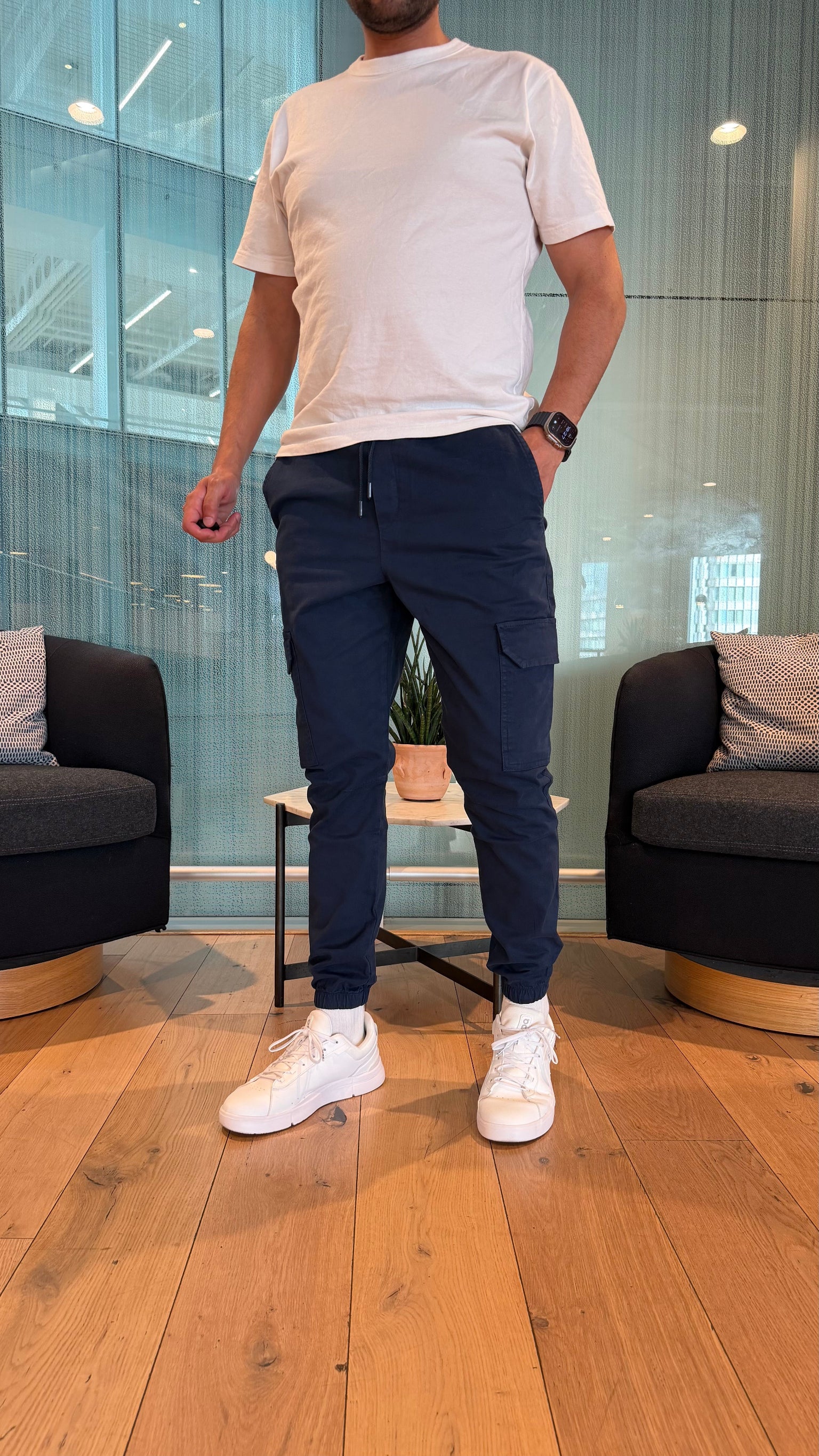 Pantalon Cargo Jogger Fit bleu marine, vue de face intérieur